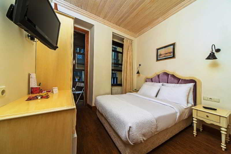 Отель Meroddi Galata Mansion 3*
